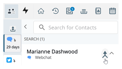 Der Cursor geht über das Zusammenführen-Symbol neben einem Kundenkarte für Marianne Dashwood, Chat.