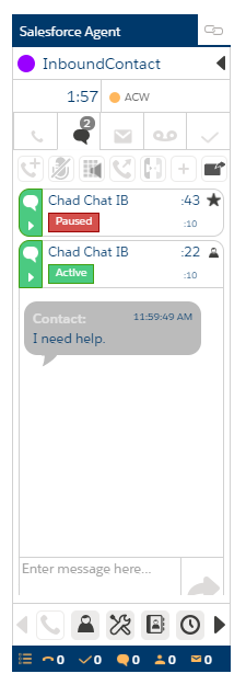 Un chat activo en Salesforce Agent, con el nombre del contacto y mensaje, un cuadro de texto y un botón Enviar.