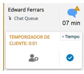 Aparece el icono de alerta en amarillo y el texto Temporizador de cliente se vuelve amarillo.