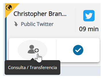 Una interacción de Twitter activa. El cursor se desplaza sobre el icono Transferir: una persona con un signo más.