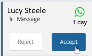 Un message WhatsApp entrant dans CXone Agent, avec le nom du contact, l’icône WhatsApp et les boutons Rejeter et Accepter.