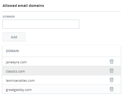 Afbeelding van een lijst met toegestane e-maildomeinen, inclusief een veld om meer domeinen toe te voegen.
