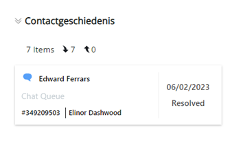 De sectie Contactgeschiedenis is uitgevouwen en toont een vorige e-mailinteractie, de agent die deze interactie heeft afgehandeld, de datum en de uitkomst.