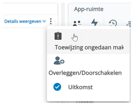 Het Meer-pictogram, drie verticale stippen, wordt aangeklikt. Dit toont opties voor: Toewijzing ongedaan maken en negeren, Overleggen/Doorschakelen en Uitkomst.