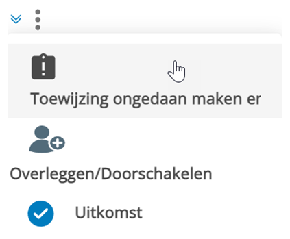 Het pictogram Meer, drie verticale stippen, wordt aangeklikt en de cursor beweegt over het pictogram Overleggen/Doorschakelen: een persoon met een plusteken.