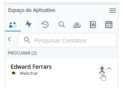 O cursor passa sobre o ícone Merge ao lado de um cartão de cliente para Edward Ferrars, Webchat.
