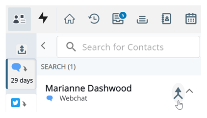 O cursor passa sobre o ícone de Mesclar ao lado de um cartão de cliente para Marianne Dashwood, Chat.